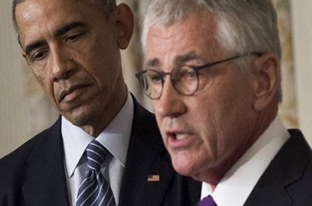 خبر استقالة وزير الدفاع لم تشكل صدمة للأوساط السياسية بل بدأت البحث عن البدائل (أ ف ب)