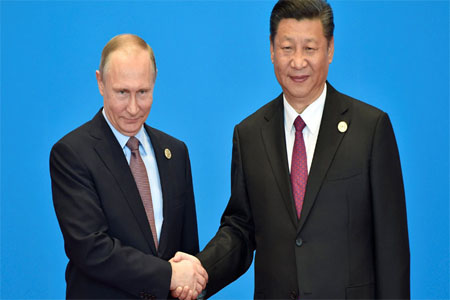 Russian President Vladimir Putin (L) and Chinese President Xi Jinping