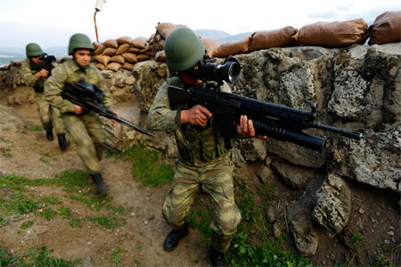 Turkish soldiers participate in an exercise