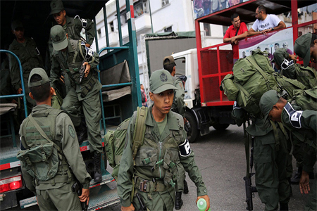 Members of the National Bolivarian Armed Forces arrive as they prepare for a military exercise in Caracas, Venezuela August 26, 2017