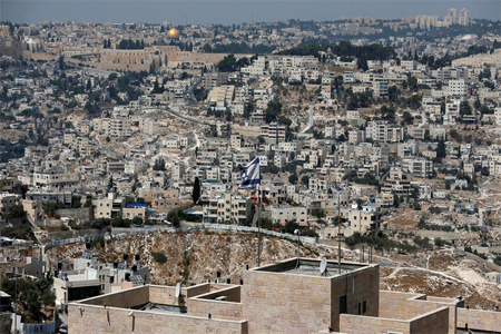 Human Rights Watch says the banks have helped expansion of West Bank settlements, which are now home to some 400,000 Israelis.