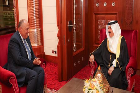 ملك البحرين يستقبل وزير الخارجية المصري سامح شكري