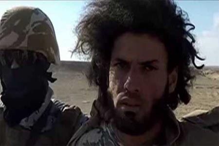 الإرهابي الأجنبي لحظة إلقاء القبض عليه