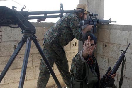 عناصر من وحدات حماية الشعب الكردية