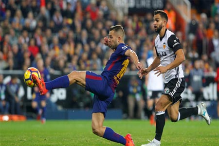 ألبا أحرز هدف التعادل المتأخر لبرشلونة