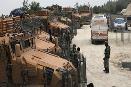 آليات عسكرية تركية وجنود في محيط عفرين