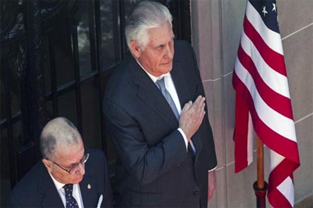 تيلرسون وإلى يمينه وزير الخارجية الأرجنتيني