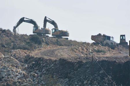 تجريف اراضي في سلفيت- ارشيف