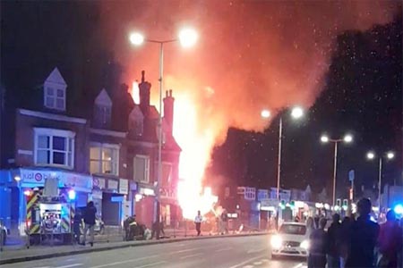 من مكان الانفجار