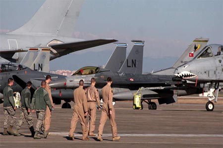 عسكريون أمريكيون في قاعدة أنجرليك التركية (أرشيف)