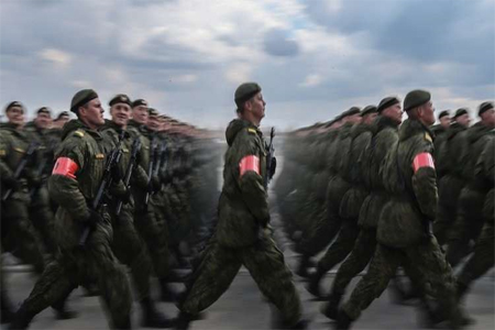 أفراد من القوات المسلحة الروسية