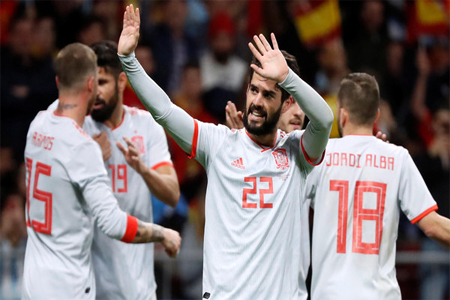 إيسكو أحرز هاتريك في شباك الأرجنتين