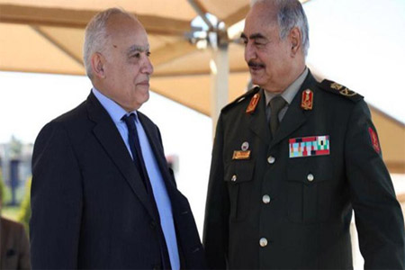 خليفة حفتر وغسان سلامة "أرشيفية"