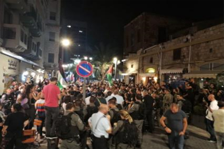 الشرطة الإسرائيلية تقمع مظاهرة الغضب لغزة، في حيفا