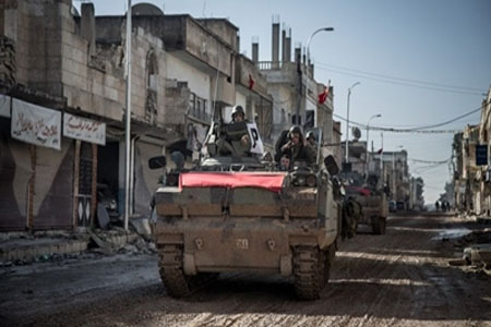 الآليات العسكرية التركية في مدينة عين العرب كوباني (أ ف ب)