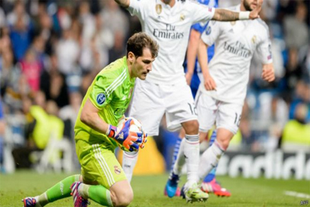 حارس ريال مدريد إيكر كاسياس، تلقى أربعة أهداف كاملة