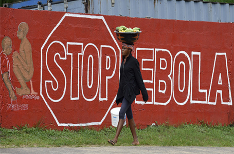 نبذة عن حمى "ايبولا".. حصاد عام 2014