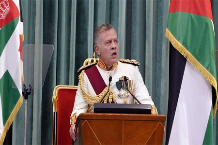 صاحب الجلالة الملك عبدالله يلقي خطابه من العرش في افتتاح الدورة العادية الثالثة للبرلمان الثامن عشر ، في 15 أكتوبر 2018 (الصورة من البلاط الملكي)