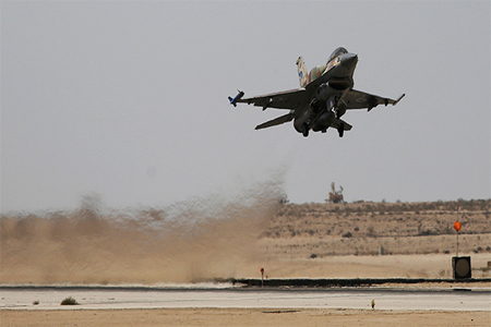 An Israeli F-16 fighter jet (Reuters / Amir Cohen)