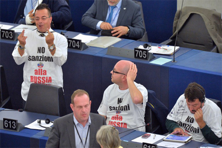 نائب إيطالي في البرلمان الأوروبي يحتج على فرض عقوبات ضد روسيا