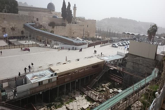 مشاريع استيطانية تهويدية وبناء الكنيس الجديد يبعد عشرات الأمتار عن الأقصى والساحة