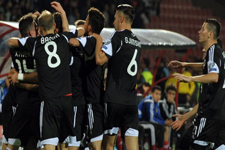 لاعبو ألبانيا حققوا تأهلا تاريخيا وبلغوا نهائيات أمم أوروبا للمرة الأولى (الفرنسية)