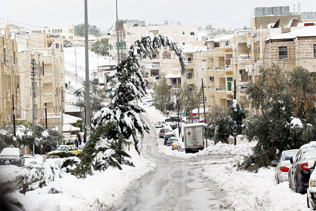 ثلوج في أحد شوارع عمان خلال العاصفة القطبية (إليكسا)- (أرشيفية- تصوير: محمد أبو غوش)