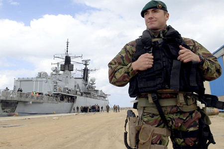 القوات الأجنبية تتأهب للتدخل في ليبيا