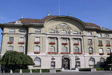 البنك المركزي يتعهد بأن يظل نشطا في سوق الصرف الأجنبي للتأثير على الظروف النقدية