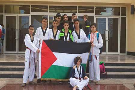 صورة للاعبين الفلسطينيين