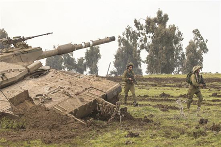 هل فتحت إسرائيل جبهة جديدة من خلال عملية القنيطرة؟ (رويترز)