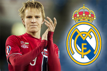 لاعب ريال مدريد الشاب النرويجي مارتن أوديغارد بقميص المنتخب