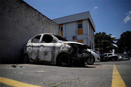 A burnt car in which a body was found during searches for the Greek Ambassador for Brazil Kyriakos Amiridis, is pictured at a police station in Belford Roxo, Brazil December 30, 2016. © Ricardo Moraes / Reuters