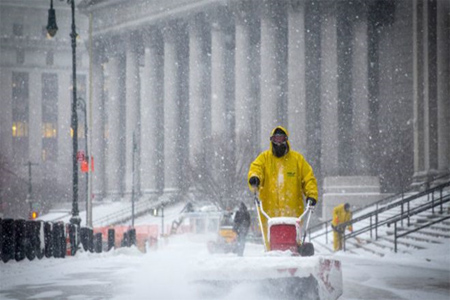 أعلنت ولاية نيويورك ونيو جيرسي وكونيتيكت ورود آيلاند، وماساتشوستس حالة الطوراىء