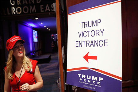 FILE PHOTO: A Trump supporter waits outside of the rally for Republican U.S. presidential nominee Donald Trump in New York City, New York, U.S. November 8, 2016 © Andrew Kelly / Reuters