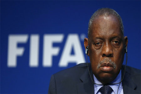 رئيس الاتحاد الأفريقي لكرة القدم عيسى حياتو