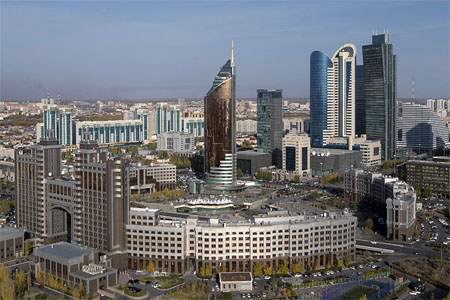 A general view of downtown with Kazakhstan's national oil company KazMunayGas (KMG) headquarters (front) in Astana, Kazakhstan © Shamil Zhumatov / Reuters