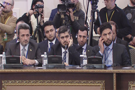 A leader of Jaysh al-Islam, Mohammed Alloush (C) © RT