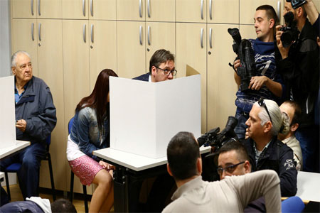 Serbian Prime Minister and presidential candidate Aleksandar Vucic prepares his ballot at a polling station during the presidential election in Belgrade, Serbia, April 2, 2017. © Antonio Bronic / Reuters