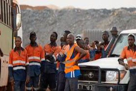 بوركينا فاسو.. نحو 100 قتيل وجريح في هجوم على قافلة تابعة لشركة تعدين كندية