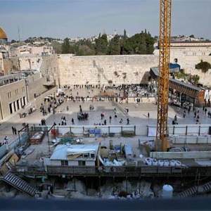 عشرات المستوطنين يستأنفون اقتحاماتهم الاستفزازية للأقصى 