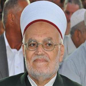 منع الشيخ عكرمة صبري من السفر بذريعة المس بأمن الدولة