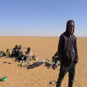 وفاة مهاجرين اثنين عطشاً وانقاذ 80 في الصحراء الكبرى