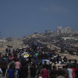 Gaza rises from under the ashes… Hundreds of thousands of Palestinians return from tents to rubble and their message: We will not give up!
